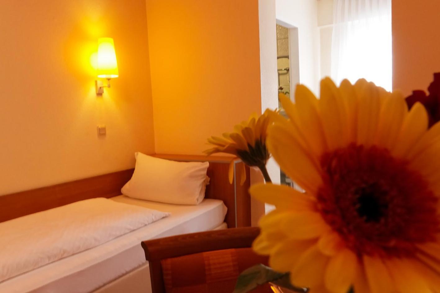 Hotel-Restaurant Zum Kirschbaum Rottendorf Dış mekan fotoğraf