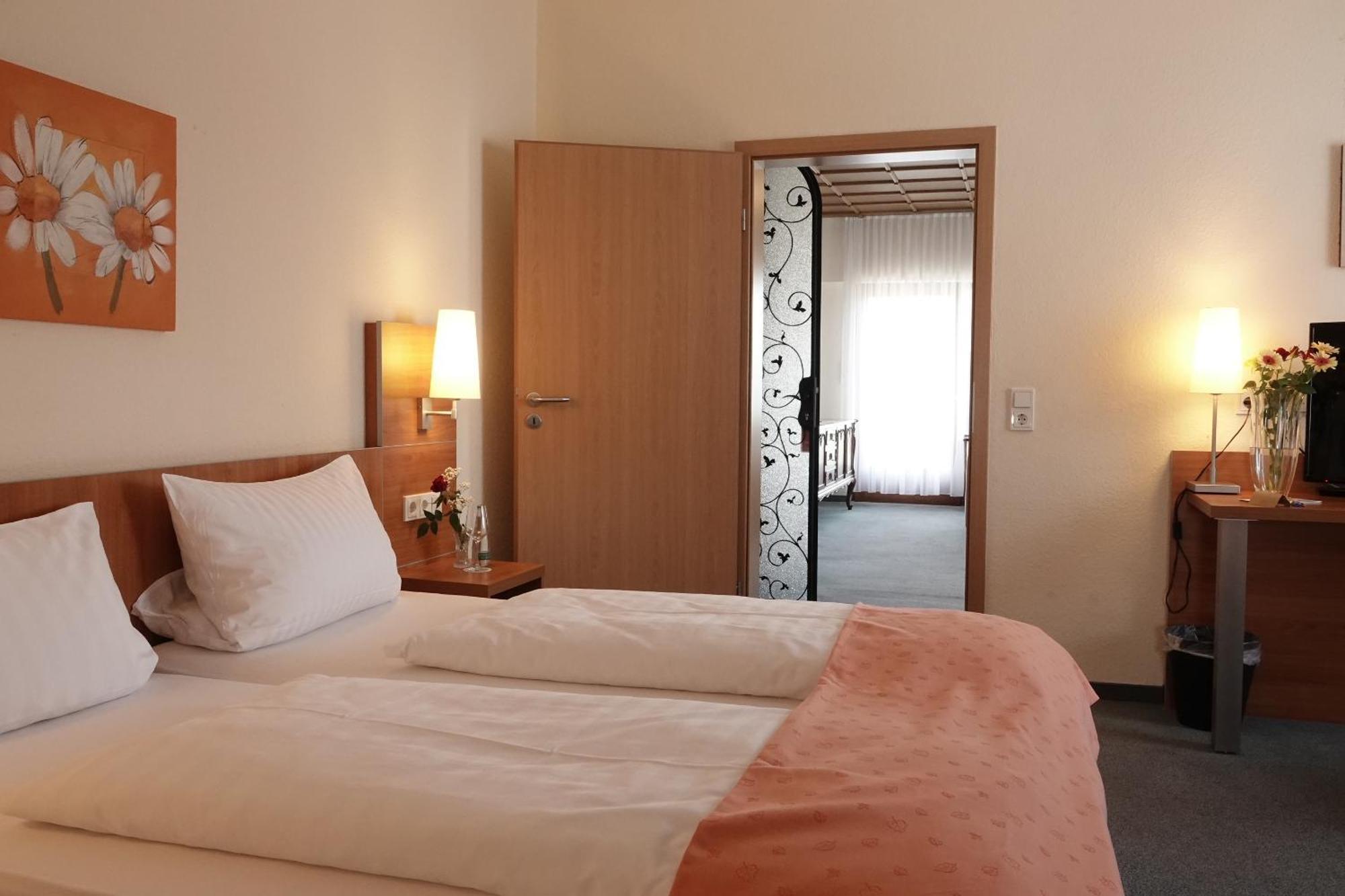Hotel-Restaurant Zum Kirschbaum Rottendorf Dış mekan fotoğraf