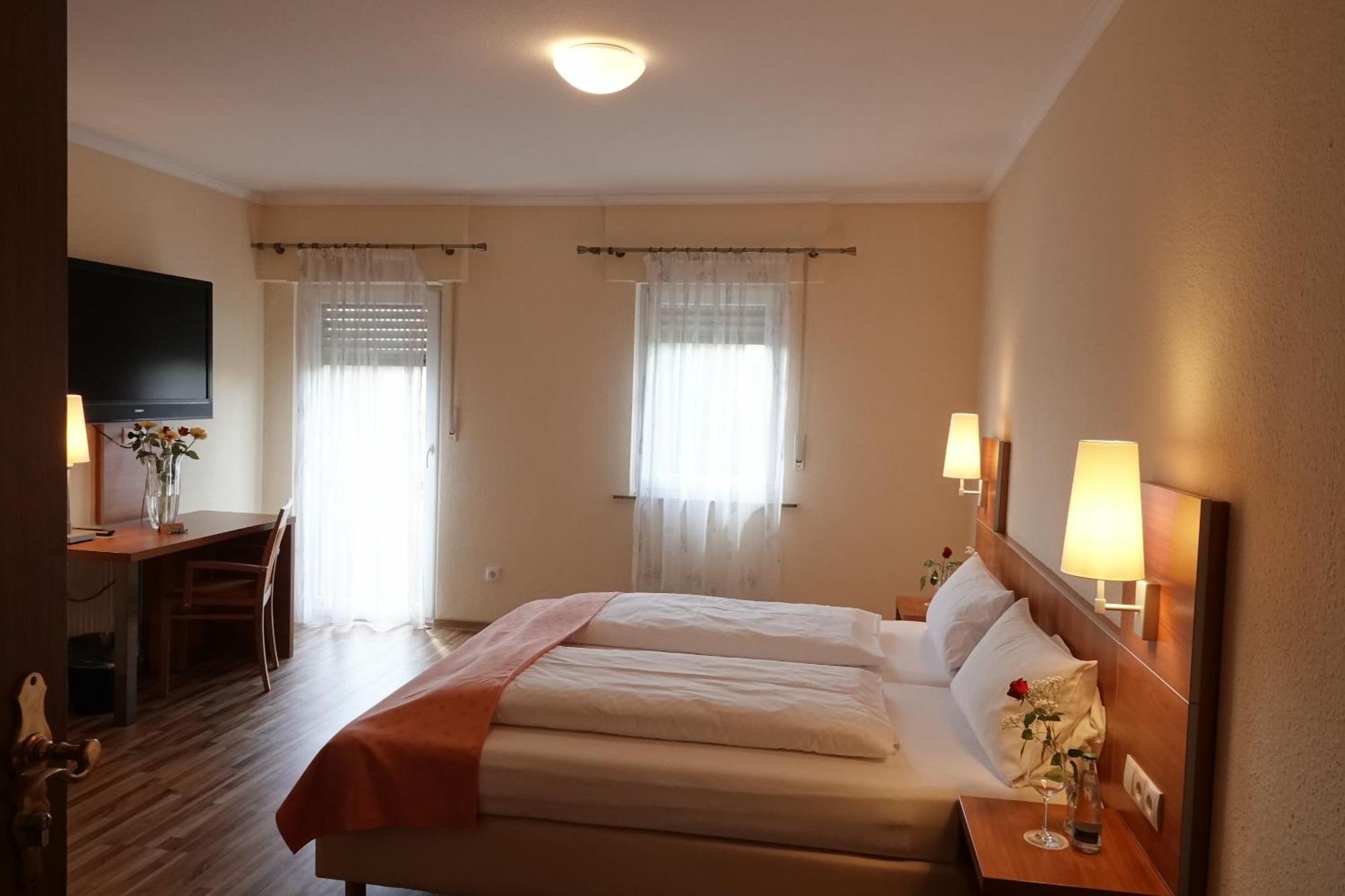 Hotel-Restaurant Zum Kirschbaum Rottendorf Dış mekan fotoğraf